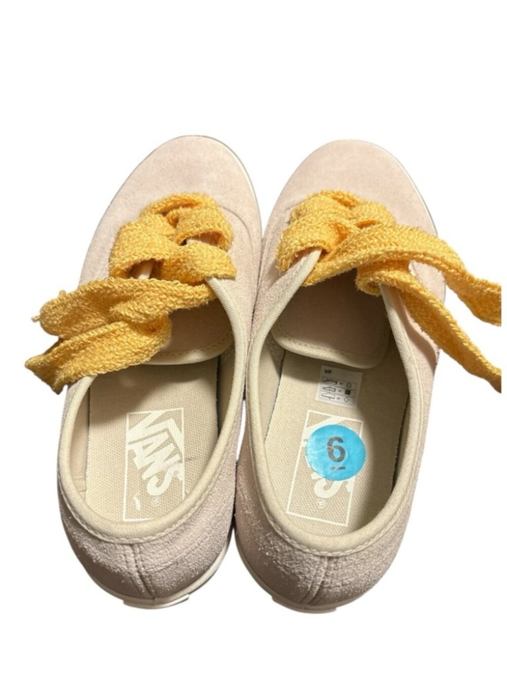 Vans Authentic Lowpro Suede Sneakers with Yellow Laces. Perfct for spring/summer